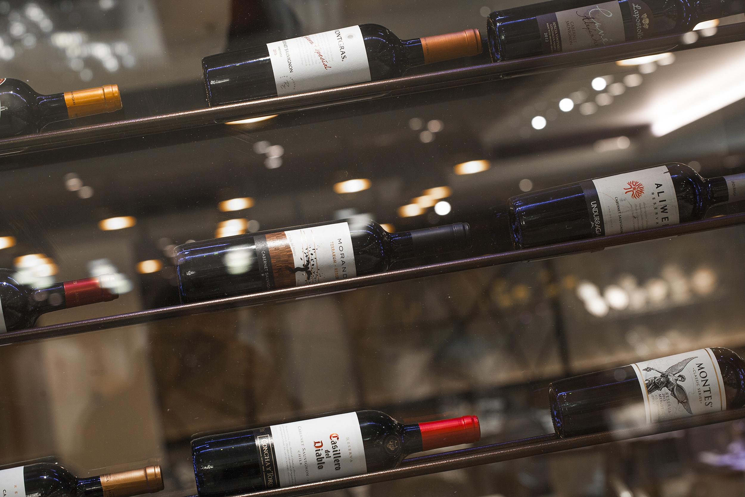 Hotel Regal Pacific Santiago Kültér fotó Wine bottles