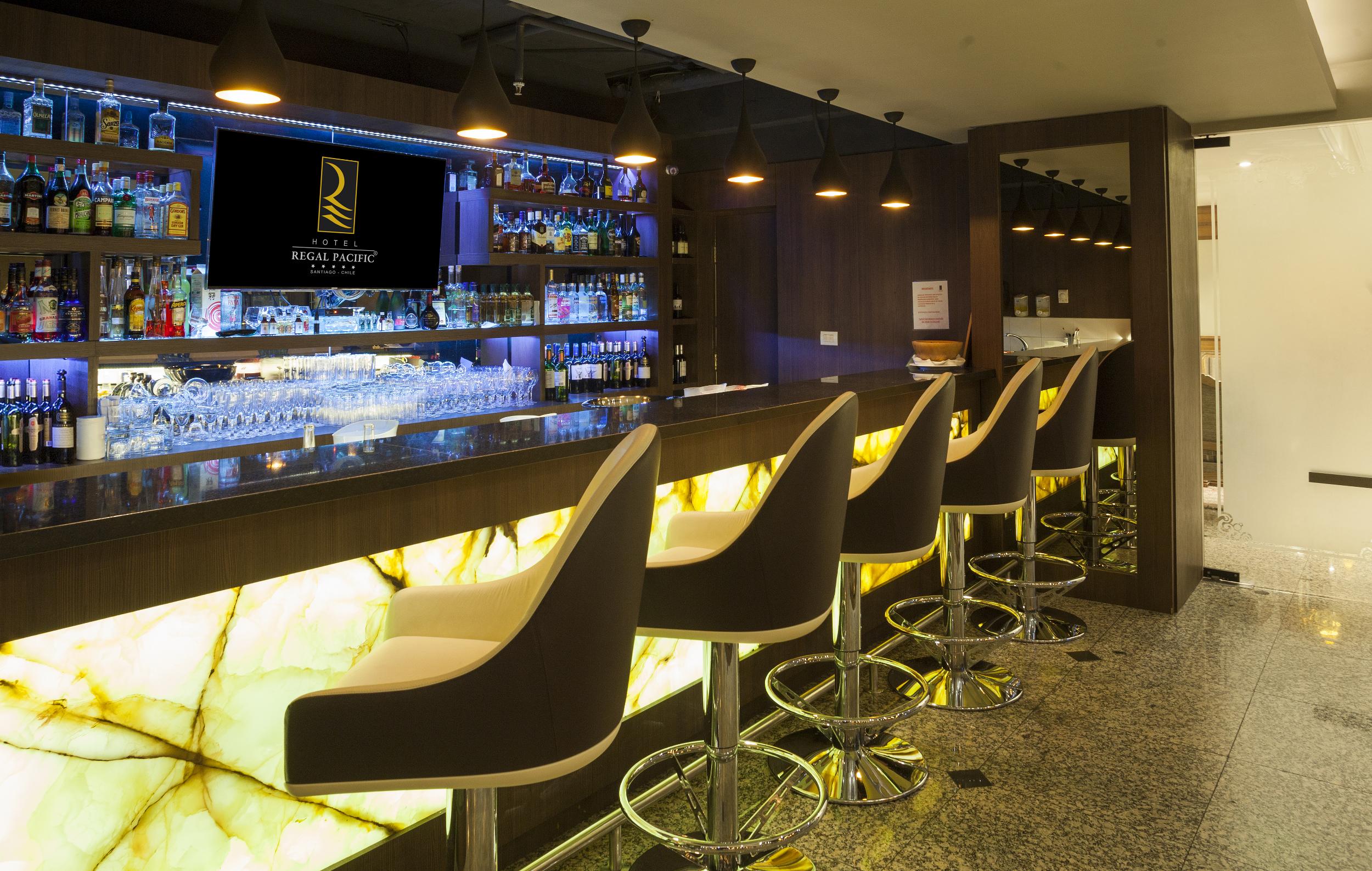 Hotel Regal Pacific Santiago Kültér fotó The bar at the R Lounge