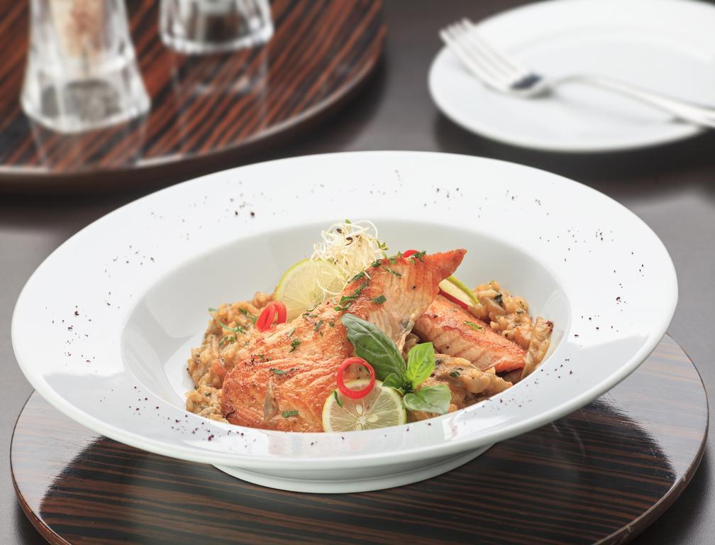 Hotel Regal Pacific Santiago Kültér fotó A plate of salmon and rice