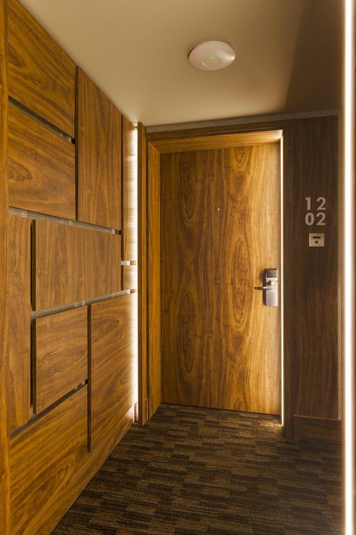 Hotel Regal Pacific Santiago Kültér fotó A door with a room number
